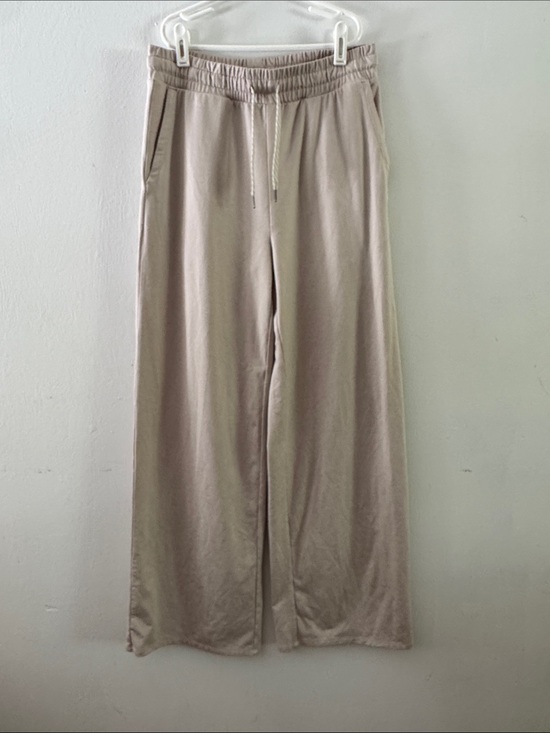 Vuori Pants - Vuori Halo Essential Beige Wideleg Pant Sz S
